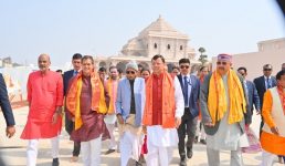 तस्वीरें : धामी सरकार ने अयोध्या में रामलला के दर्शन किए, भावुक हुए सीएम धामी, कैबिनेट सहयोगी भी रहे मौजूद