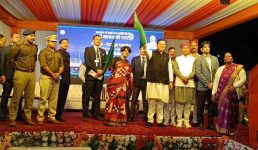 मुख्यमंत्री ने टनकपुर-देहरादून साप्ताहिक एक्सप्रेस ट्रेन का हरी झंडी दिखाकर किया शुभारंभ﻿, कहा प्रधानमंत्री के नेतृत्व में उत्तराखंड में पहाड़ तक ट्रेन पहुंचाने का सपना हो रहा साकार
