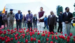 मुख्यमंत्री ने राजभवन में राज्यपाल से भेंट कर वसन्तोत्सव की दी शुभकामना, आयोजित वसन्तोत्सव का अवलोकन कर विभिन्न फूलों की आकर्षक प्रदर्शनी को सराहा