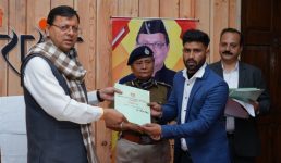 मुख्यमंत्री ने 27 डिप्टी जेलरों तथा 285 बंदी रक्षकों को वितरित किए नियुक्ति-पत्र