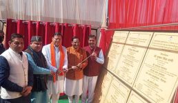 लक्सर में आयोजित लाभार्थी सम्मेलन में मुख्यमंत्री ने किया 68.82 करोड़ की 66 योजनाओं का लोकार्पण व शिलान्यास, लाभार्थियों को पीएम आवास योजना के तहत सौंपी आवास की चाबी, स्वयं सहायता समूहों को प्रदान किए चेक
