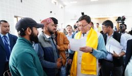 सीएम धामी ने लगाया जनता दरबार, आये लोगों की समस्याएं सुनी और अधिकारियों को जन समस्याओं के शीघ्र समाधान के निर्देश दिए
