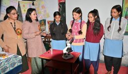 Pithoragarh News जी आई सी राईआगर में यूकोस्ट द्वारा प्रायोजित कार्यशाला का शुभारंभ,  विज्ञान की अवधारणाओं को भौतिक रूप में स्वयं करके सीखना है विषय