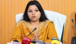 Uttarakhand एक दिन में 1050 लीटर शराब जब्त, 12 बूथों पर 3 दिन पहले रवाना होंगी पोलिंग पार्टियां, चुनाव आयोग ने की प्रेस कॉन्फ्रेंस