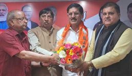 लोकसभा चुनाव : कालाढूंगी से कांग्रेस विधायक प्रत्याशी रहे कांग्रेस महासचिव महेश शर्मा बीजेपी में शामिल, समर्थकों ने भी ली सदस्यता