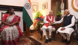 लालकृष्ण आडवाणी को मिला भारत रत्न, राष्ट्रपति ने घर पहुंचकर सम्मानित किया