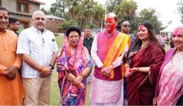 मुख्यमंत्री आवास में होली की धूम, सीएम धामी ने दी शुभकामनाएं