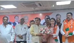 उत्तराखंड में चुनाव खत्म, लेकिन बीजेपी में शामिल होने वालों का सिलसिला बरकरार, हरक की बहू अनुकृति गुसाईं ने थामा कमल