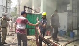 Uttarakhand यहां कपड़े की दुकान में लगी भीषण आग, लाखों रुपए का नुकसान