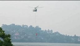 Uttarakhand जंगल की आग पर काबू करने को लगाए गये एयरफोर्स के हेलीकॉप्टर
