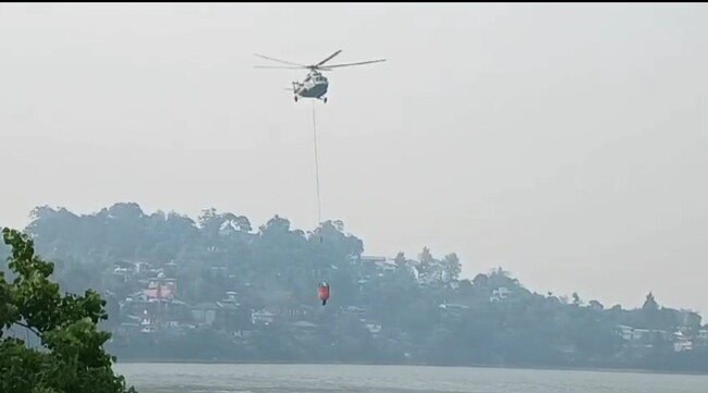 Uttarakhand जंगल की आग पर काबू करने को लगाए गये एयरफोर्स के हेलीकॉप्टर