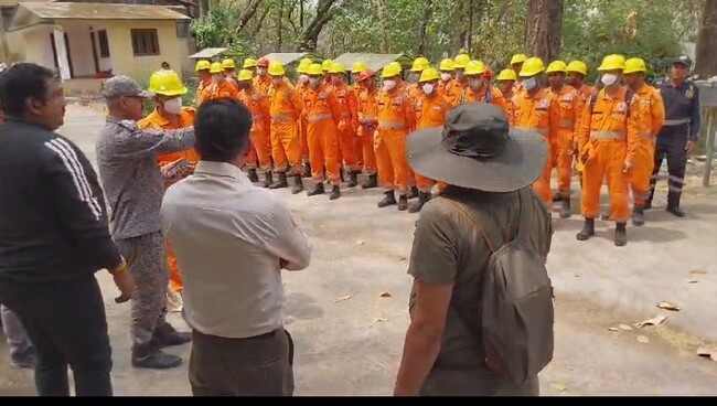 Uttarakhand जंगल की आग बुझाने में लगाई गई एनडीआरएफ की टीम, वन विभाग से जुड़े सभी अधिकारियों और कर्मचारियों की छुट्टियां भी रद्द