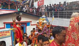 बाबा केदार की पंचमुखी डोली गौरीकुंड से केदारनाथ प्रस्थान हुई, शुक्रवार को खुलेंगे कपाट