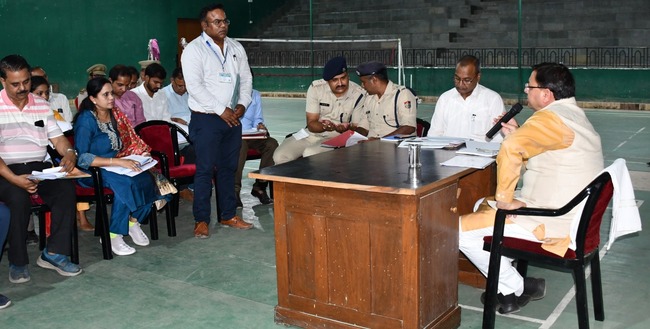 मुख्यमंत्री ने काशीपुर स्पोर्ट्स स्टेडियम में अधिकारियों के साथ की पेयजल एवं बाढ सुरक्षा कार्यों की समीक्षा, अधिकारियों को कार्य समय पर पूर्ण करने के दिये निर्देश