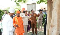 अल्मोड़ा में है ज्ञान वृक्ष, राज्यपाल ने किये दर्शन, जानिए इसके बारे में
