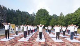 अंतर्राष्ट्रीय योग दिवस : नैनीताल राजभवन में राज्यपाल गुरमीत सिंह ने सामूहिक योगाभ्यास में लिया हिस्सा