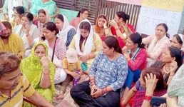 देहरादून में रायपुर मर्डर केस को लेकर सड़क पर उतरे लोग, आरोपियों के घरों पर बुलडोजर चलाने की मांग