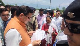 मुख्यमंत्री धामी ने राज्य के बाढ़ग्रस्त इलाकों का दौरा किया, प्रभावितों से मुलाकात की