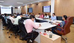 मुख्य सचिव राधा रतूड़ी ने पीएम प्रगति पोर्टल के तहत भारतनेट, दिल्ली देहरादून एक्सप्रेस-वे, देवबंद रुड़की रेलवे लाइन प्रोजेक्ट तथा AMRUT 2.0, PM -ABHIM कार्यक्रमों की समीक्षा की, अवशेष 227 ग्राम पंचायतों में जल्द  ब्रॉडबैंड कनेक्टिविटी के निर्देश दिए