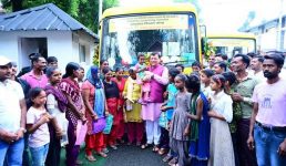 Uttarakhand सीएम धामी ने किया मुख्यमंत्री विद्यार्थी कल्याण योजना-2024 का शुभारंभ, मोबाइल लर्निंग स्कूल की सुविधा के लिए दो बसें भी लॉन्च