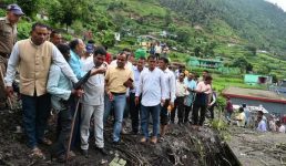 मुख्यमंत्री ने भिलंगना विकासखंड टिहरी के बाल गंगा एवं बूढ़ाकेदार क्षेत्र में भूस्खलन प्रभावित क्षेत्र में बचाव एवं राहत कार्य संचालित करने के अधिकारियों को दिए निर्देश