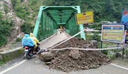 केदारनाथ यात्रा मार्ग में कुंड पुल का ऐबेटमेन्ट हुआ क्षतिग्रस्त, मरम्मत कार्य होने तक केवल दुपहिया वाहन ही होंगे संचालित