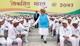 पीएम मोदी ने 1 लाख युवाओं को राजनीति में लाने का आह्वान किया, देश के मजबूत भविष्य के लिए बताये 14 मंत्र, पढ़िए