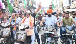 काशीपुर में भाजयुमो द्वारा आयोजित की गई तिरंगा यात्रा रैली, कैबिनेट मंत्री गणेश जोशी ने लिया हिस्सा