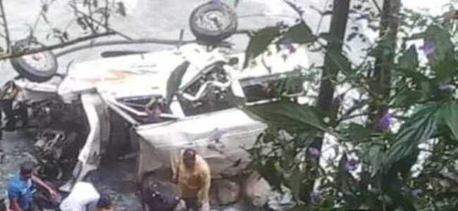 14 यात्रियों से भरा वाहन खाई में गिरा, SDRF ने चलाया रेस्क्यू अभियान
