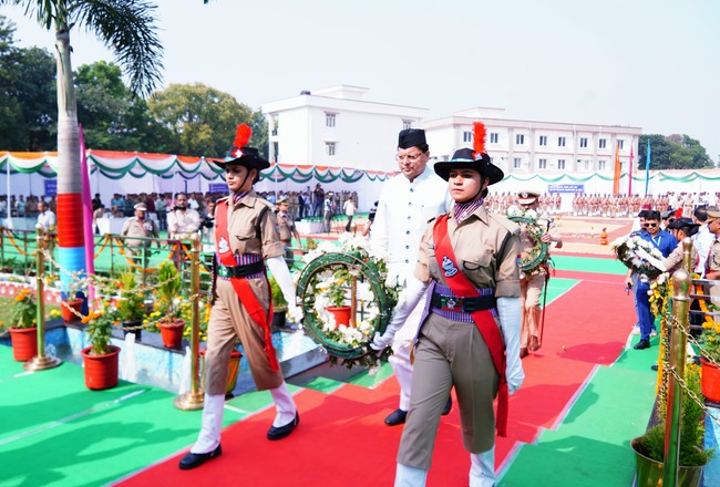 Uttarakhand पुलिसकर्मियों के लिए मुख्यमंत्री ने की 4 बड़ी घोषणाएं, पुलिस स्मृति दिवस के अवसर पर शहीदों को पुष्प चक्र अर्पित कर श्रद्धांजलि दी