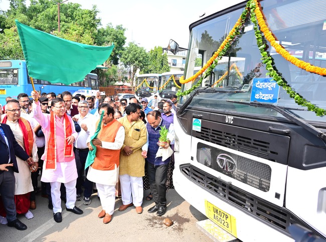 Uttarakhand मुख्यमंत्री ने दीपावली पर प्रदेशवासियों को दी 130 नई बसों की सौगात, परिवहन निगम के बेड़े में शामिल हुई बी.एस.-6 मॉडल की ये बसें