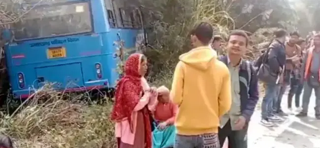 Uttarakhand गुड़गांव जा रही चलती बस में ड्राइवर को आया अटैक, चमत्कार से बची यात्रियों की जान, पूरी खबर पढ़िए