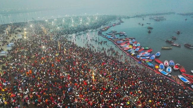 प्रयागराज में महाकुंभ मेले की भव्य शुरुआत, 40 करोड़ से ज्यादा लोगों के इस महाकुंभ में शामिल होने की उम्मीद