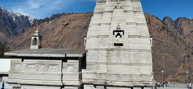 नए साल पर नृसिंह मंदिर में उमड़ी श्रद्धालुओं की भीड़, शीतकालीन यात्रा प्रारंभ होने के बाद से करीब छह हजार यात्री कर चुके हैं दर्शन