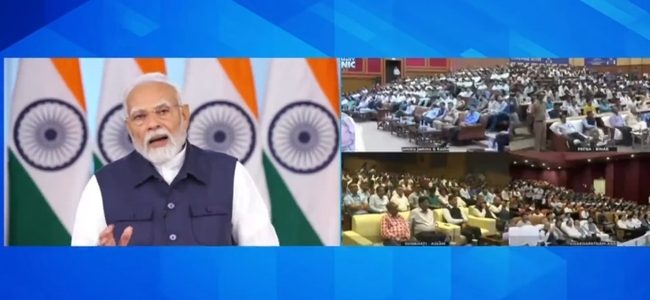 पीएम मोदी ने रोजगार मेले में 51,000 से अधिक युवाओं को नियुक्ति पत्र वितरित किए, कहा सरकार हर कदम यह सुनिश्चित कर रही कि देश के युवाओं के लिए रोजगार और स्वरोजगार के अवसर बढ़ते रहें पीएम मोदी ने रोजगार मेले में 51,000 से अधिक युवाओं को नियुक्ति पत्र वितरित किए, कहा सरकार हर कदम यह सुनिश्चित कर रही कि देश के युवाओं के लिए रोजगार और स्वरोजगार के अवसर बढ़ते रहें