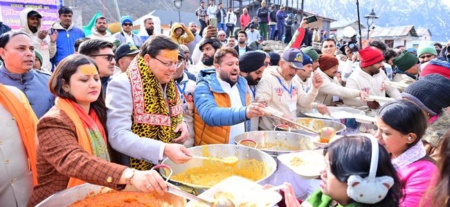 केदारनाथ में मुख्य सेवक भंडारा में मुख्यमंत्री ने श्रद्धालुओं को वितरित किया प्रसाद, विभिन्न राज्यों से आए श्रद्धालुओं से मुख्यमंत्री ने की मुलाकात केदारनाथ में मुख्य सेवक भंडारा में मुख्यमंत्री ने श्रद्धालुओं को वितरित किया प्रसाद, विभिन्न राज्यों से आए श्रद्धालुओं से मुख्यमंत्री ने की मुलाकात