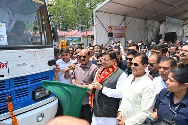 सीएम धामी ने ऋषिकेश से चारधाम यात्रा 2025 के शुभारंभ कार्यक्रम में प्रतिभाग किया, श्रद्धालुओं की 10 बसों को हरी झंडी दिखाई