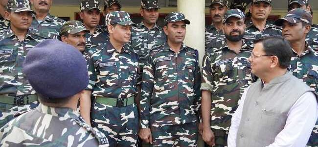 मुख्यमंत्री धामी ने बनबसा की सीमा चौकी पर एस.एस.बी. अधिकारियों व जवानों से की मुलाकात, कहा सीमाओं की सुरक्षा में तैनात हमारे जवान देश की शान मुख्यमंत्री धामी ने बनबसा की सीमा चौकी पर एस.एस.बी. अधिकारियों व जवानों से की मुलाकात, कहा सीमाओं की सुरक्षा में तैनात हमारे जवान देश की शान