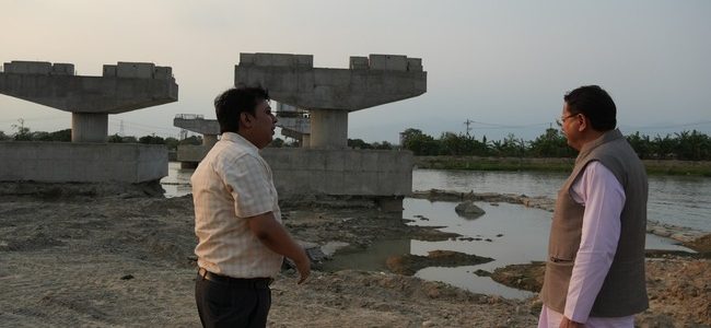 मुख्यमंत्री ने किया भारत-नेपाल सीमा पर निर्माणाधीन मार्ग का निरीक्षण, बनबसा से नेपाल सीमा तक बनने वाला यह मार्ग रणनीतिक, व्यापारिक और सामरिक दृष्टिकोण से अत्यंत महत्वपूर्ण है