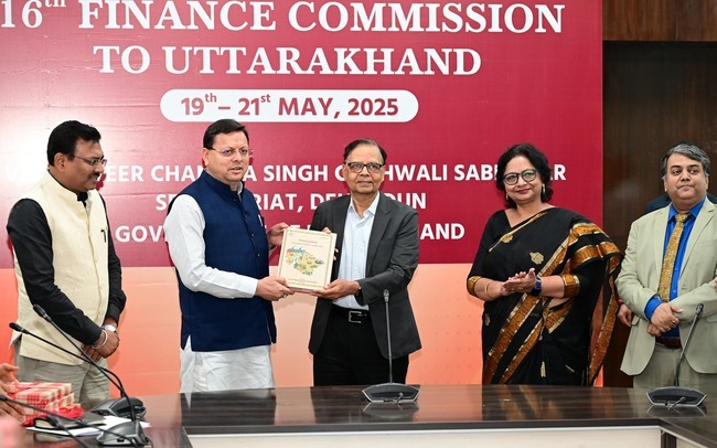 सीएम धामी ने 16वें वित्त आयोग के साथ बैठक में प्रदेश की वित्तीय परिस्थितियों, चुनौतियों एवं विकास आवश्यकताओं पर विस्तृत रूप से राज्य का पक्ष रखा