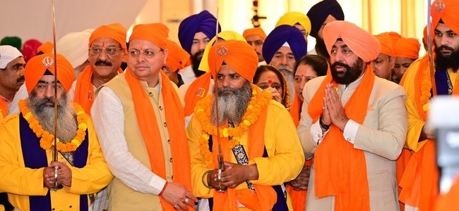 राज्यपाल और मुख्यमंत्री ने श्री हेमकुण्ट साहिब यात्रा के लिए जाने वाले प्रथम जत्थे को किया रवाना राज्यपाल और मुख्यमंत्री ने श्री हेमकुण्ट साहिब यात्रा के लिए जाने वाले प्रथम जत्थे को किया रवाना