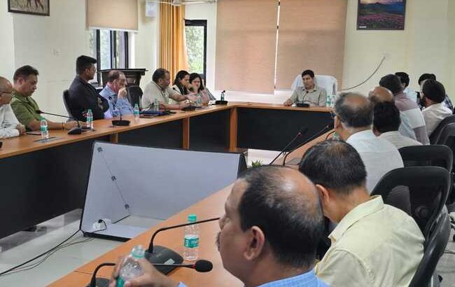 धामी सरकार के नेतृत्व में उत्तराखण्ड बन रहा है फार्मा हब, मुख्यमंत्री के निर्देश पर हुई दवा निर्माताओं के साथ अहम बैठक, अधोमानक दवा और अवैध गतिविधियों पर कड़ा रुख