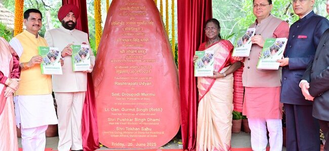 राष्ट्रपति द्रौपदी मुर्मु ने देहरादून में राष्ट्रपति तपोवन और राष्ट्रपति निकेतन के उद्घाटन समारोह में भाग लिया, राष्ट्रीय दृष्टि दिव्यांगजन सशक्तिकरण संस्थान का भी दौरा किया राष्ट्रपति द्रौपदी मुर्मु ने देहरादून में राष्ट्रपति तपोवन और राष्ट्रपति निकेतन के उद्घाटन समारोह में भाग लिया, राष्ट्रीय दृष्टि दिव्यांगजन सशक्तिकरण संस्थान का भी दौरा किया