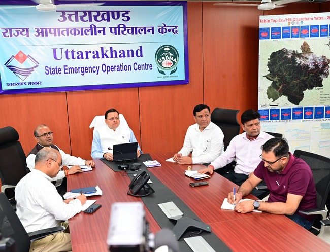 मुख्यमंत्री धामी ने आईटी पार्क स्थित राज्य आपदा परिचालन केन्द्र से प्रदेश में हो रही अतिवृष्टि का जायजा लिया, जिलाधिकारियों को दिये जरूरी निर्देश