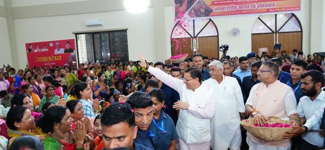रक्षाबंधन समारोह 2025 में सम्मिलित हुए सीएम धामी, कहा राज्य में महिला सशक्तिकरण की योजनाएं माताओं व बहनों के प्रति हमारी जिम्मेदारी और प्रेम रक्षाबंधन समारोह 2025 में सम्मिलित हुए सीएम धामी, कहा राज्य में महिला सशक्तिकरण की योजनाएं माताओं व बहनों के प्रति हमारी जिम्मेदारी और प्रेम