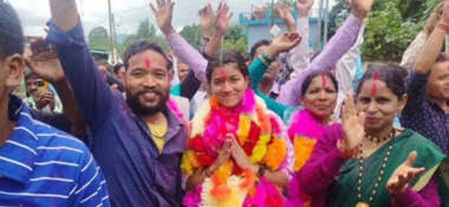 उत्तराखंड : 21 साल की प्रियंका नेगी बनी ग्राम प्रधान, मुख्यमंत्री ने दी बधाई उत्तराखंड : 21 साल की प्रियंका नेगी बनी ग्राम प्रधान, मुख्यमंत्री ने दी बधाई