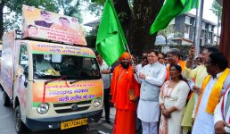 मुख्यमंत्री धामी ने डॉ० भीमराव अम्बेडकर समाज कल्याण बहुउद्देशीय शिविर रथ को हरी झंडी दिखाकर रवाना किया, गाँवों तक पहुँचायेगा योजनाओं का लाभ