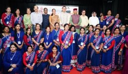 Uttarakhand : 13 महिलाओं को तीलू रौतेली और 33 आंगनवाड़ी कार्यकत्रियों को उत्कृष्ट सेवा कार्य सम्मान, सीएम बोले महिला सशक्तिकरण के लिए समर्पण के साथ कार्य करती रहेगी सरकार