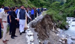 सीएम धामी ने किया बागेश्वर के आपदा प्रभावित क्षेत्रों का दौरा, 5 लोग ज़िंदा दफन हो गये थे यहां