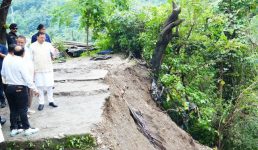 Uttarakhand मुख्यमंत्री धामी ने किया आपदा प्रभावित इलाकों का दौरा, सभी प्रभावित परिवारों को आपदा मानकों के अनुसार त्वरित आर्थिक सहायता एवं मूलभूत सेवाएं उपलब्ध कराने के निर्देश